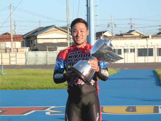 k_gunji_1912_01-thumb-550x413-