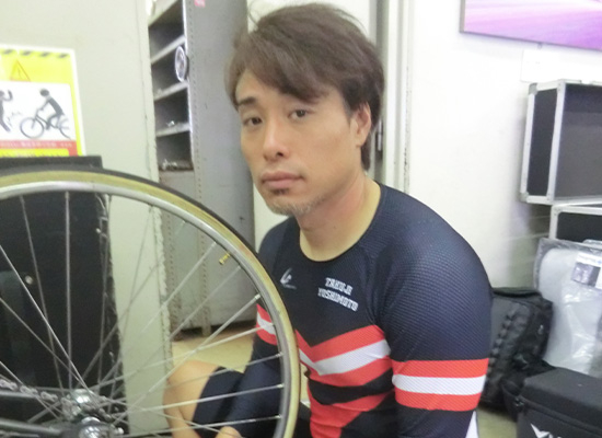 yoshimoto_251010_02.jpg